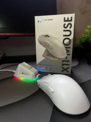 Mouse Gamer Sem Fio Attack Shark X11 PAW3311 Com Três Modos BT 2.4G E Base De Carregamento