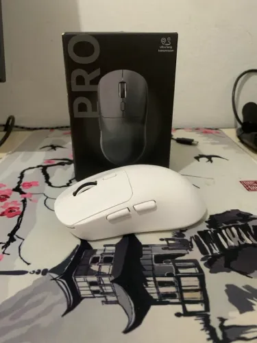 Mouse Gamer Sem fio Uniwity Trimode - Bluetooth, 2.4 GHz e USB