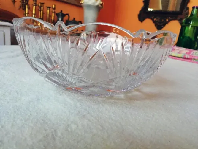 Belo recipiente em Cristal da Boêmia, redondo, para sobremesas (?), ótimo estado