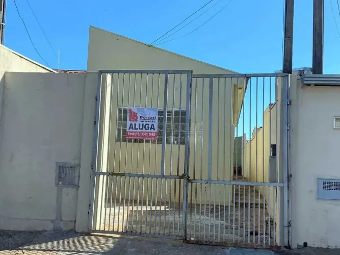 Locação de Casas / Padrão na cidade de Araraquara
