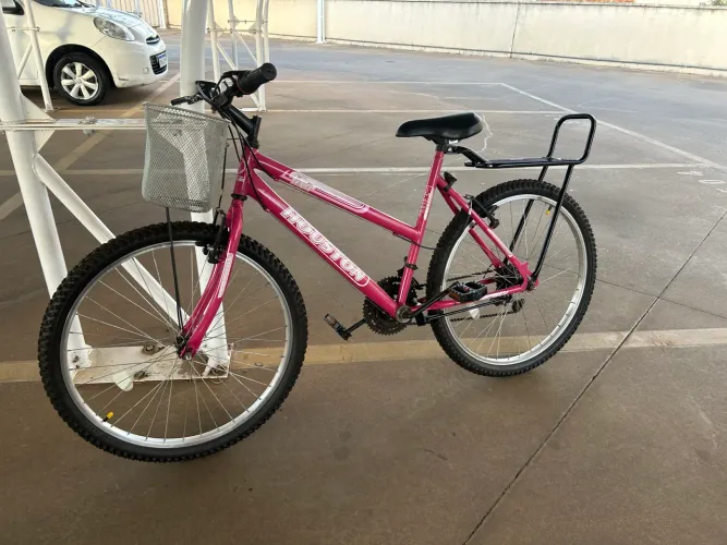 Bicicleta aro 26 de marcha, completa, bem conservada chamar no WhatsApp *