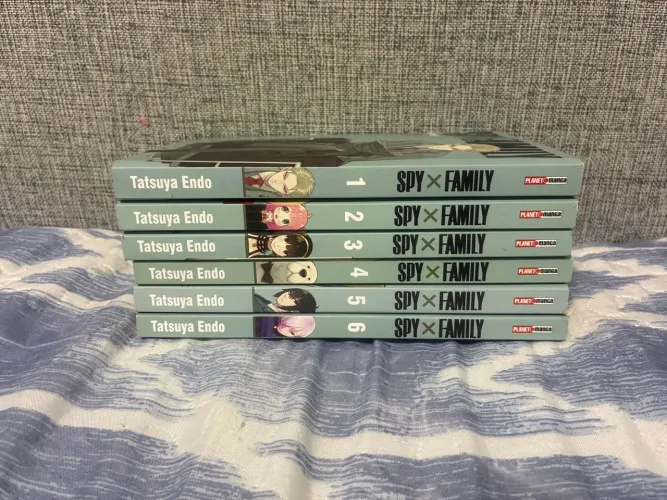 Mangá Spy x Family volumes 1 até 6