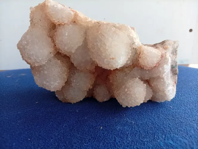Drusa de cristais botrioidal na ágata dendrítica