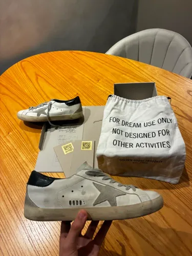 GOLDEN GOOSE SUPERSTAR
