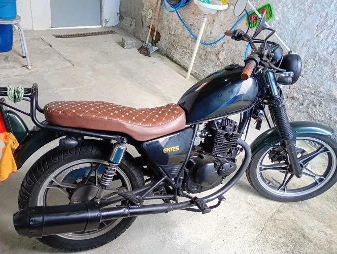 Moto Suzuki intruder 125cc ano 2006 , valor 8.100, impecável.