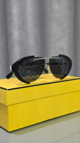 Óculos de sol Fendi