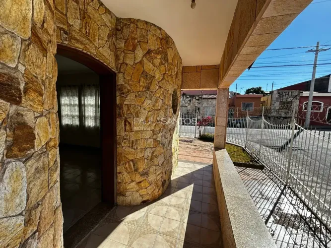 Casa de Esquina à Venda na Vila Santana | 2 Dormitórios | Excelente Localização | Sorocaba