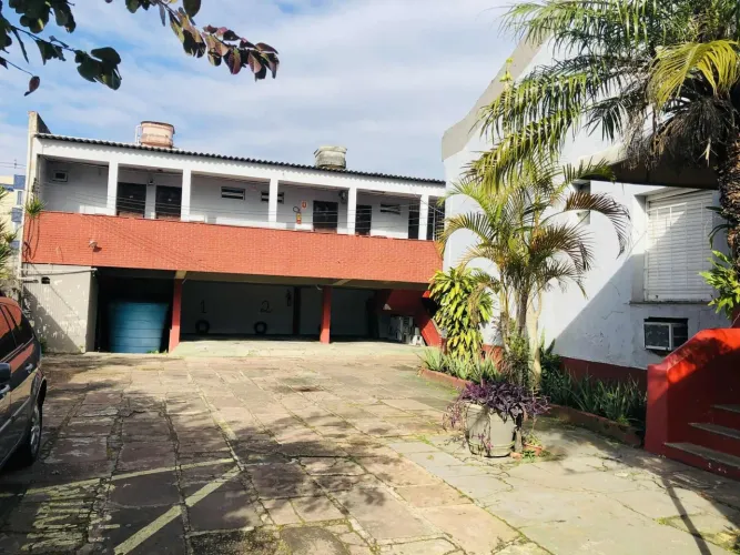 Vende terreno pronto para construir, esta é a sua chance! Localizado na Avenida Bento Gonç