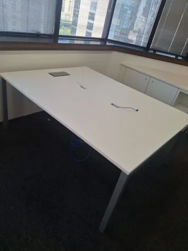 Mesa de escritório ou home office grande Riccó