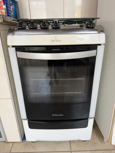 Fogão 4 bocas Electrolux chef super pouco usado 
