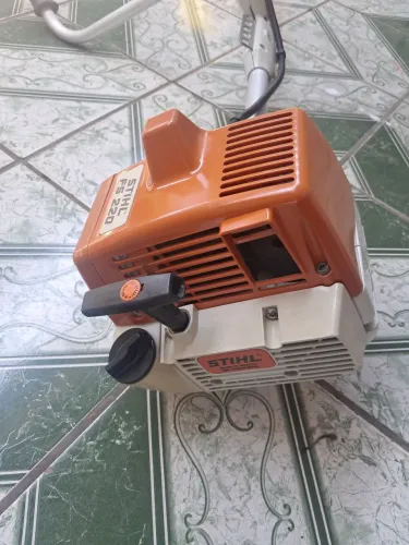 Vende se uma rosadeira da hestil fs 220 por 1700  