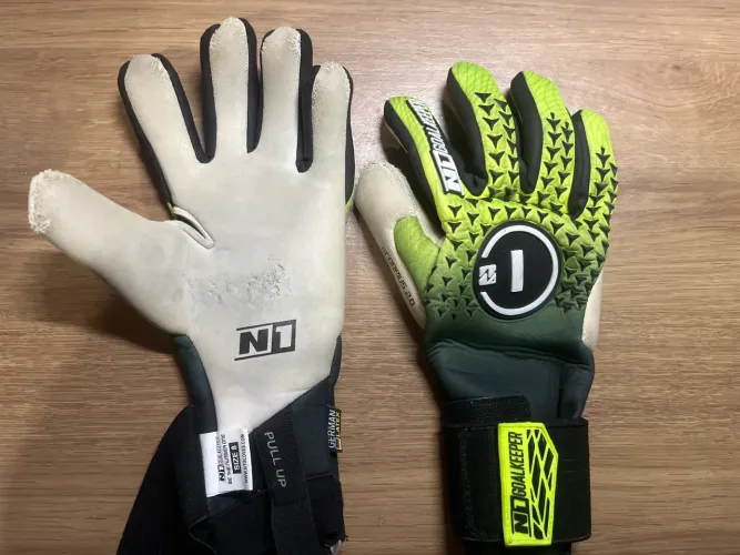 Luva de goleiro n1