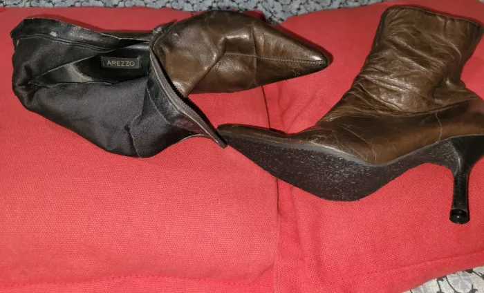 Bota Arezzo Couro. Tamanho:34