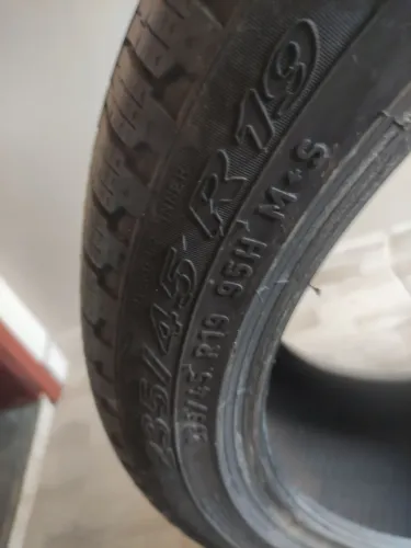 Pneu semi-novo Med: 235/45R19