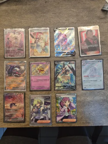 Lote com 11 cartas Pokémon, inclui Palkia Origem V, Kleavor V e shiny