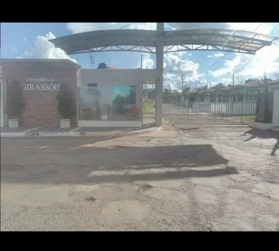 Casa à Venda em Caldas Novas - Condomínio Residencial dos Girassóis