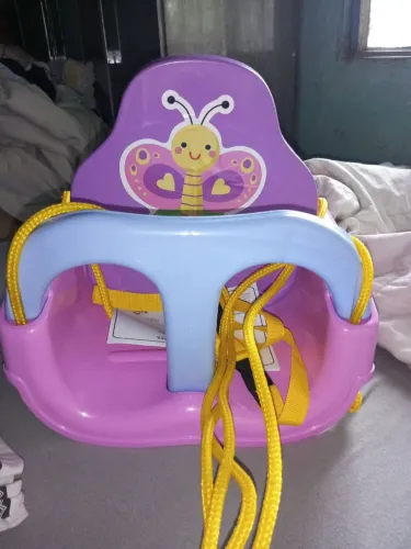 Vendo um balanço para criança novo preço 150 faço ele tá novo