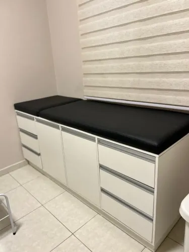Maca para Consultório com Gaveteiro e Porta - Praticamente Nova