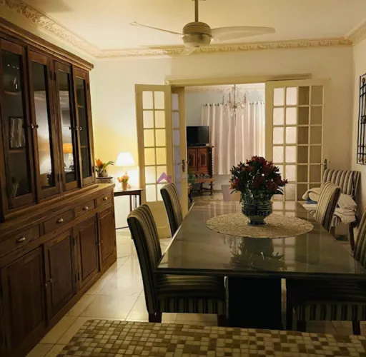 Casa Centenária Reformada à Venda na Aclimação, 220m² 5 Dormitórios, Entrada por Duas Ruas