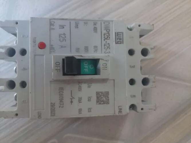 DISJUNTOR TRIFÁSICO CAIXA MOLDADA DE 125 AMP