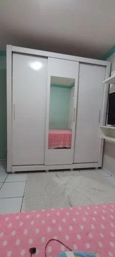 Guarda roupa de solteiro espaçoso