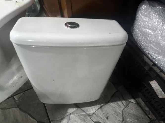 Anúncio sanitário ,caixa aclopada 