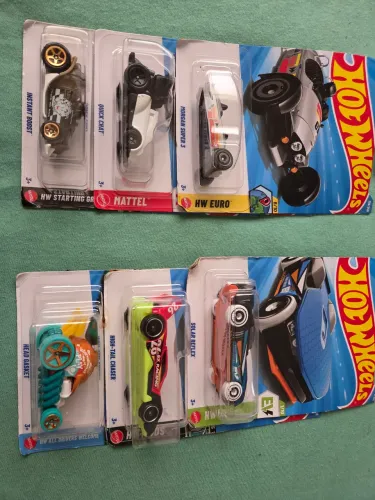 Carrinhos hot wheels, valor unitário 18,00