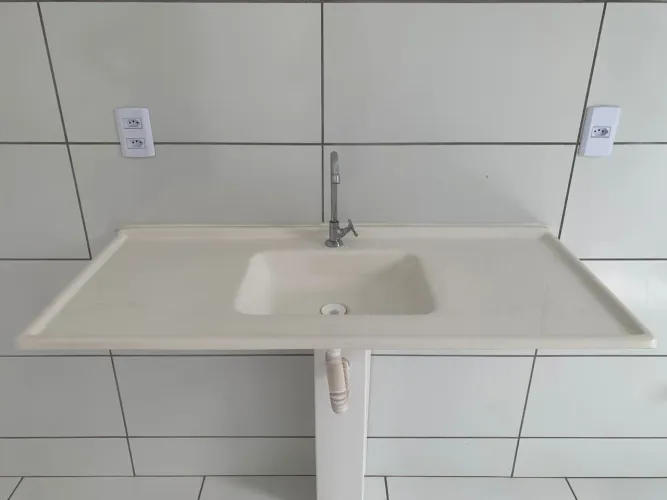 Vendo pia de banheiro 1,20 m + lavatório de canto 40 cm