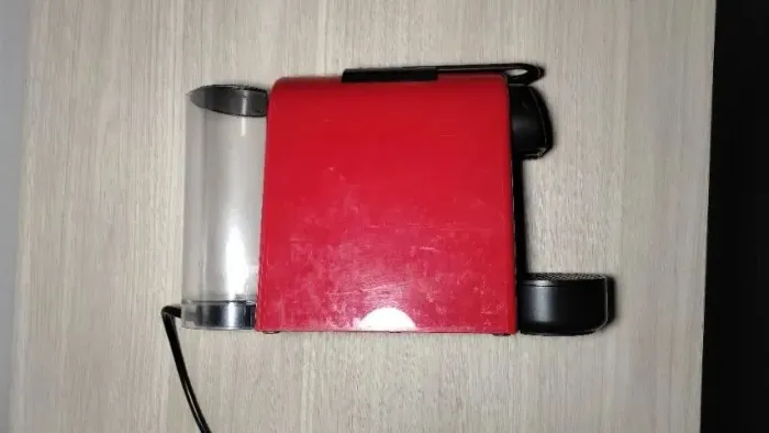 Máquina de Café Nespresso + 18 Cápsulas
