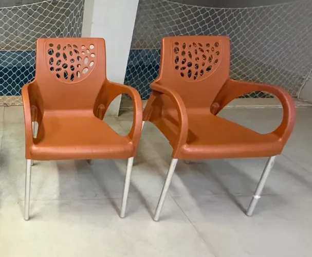 2 cadeiras elegantes