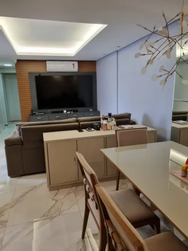 Apto no Play Ilhotas com 3 quartos sendo 1 suíte todo reformado e com móveis planejado