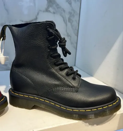 Dr. Martens 1460 Pascal original em couro Virginia/Soft Leather preto.