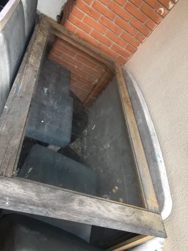 Mesa e 6 cadeiras para reforma as duas da foto está com capa