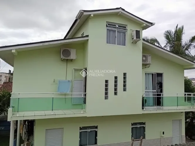 Predio Residencial ou Pousada de 9 dormitórios 284m² privativos 6 vagas no bairro Canasvie