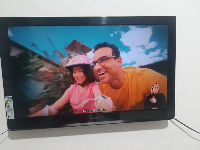 Tv Panasonic, Modelo TCL32C Tensão 110/220V Tela LCD 32' entrada HDMI , entrada USB
