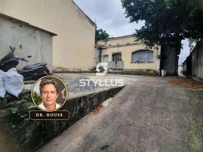 Casa Linear Ampla com 3 Quartos e 4 Vagas em Engenho Novo! M20W