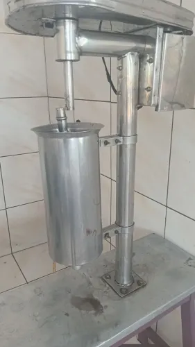 Vendo maquina de bater açai semi usada+ material completo