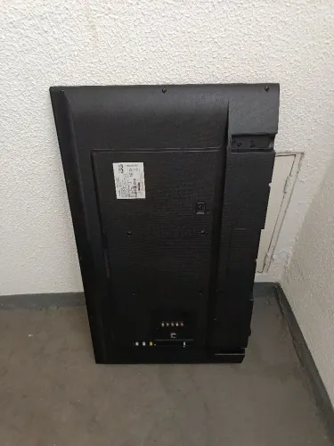 Tv retirada de peças