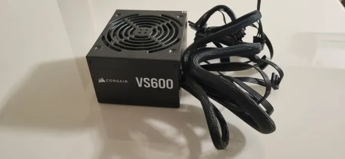Vendo fonte 600 watts reais para computador