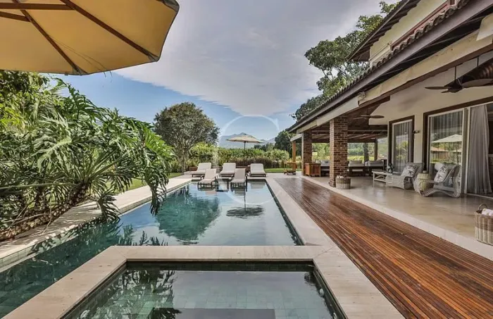 Seu Paraíso à Beira do Canal: Elegância no Condomínio Portobello Safari & Resort