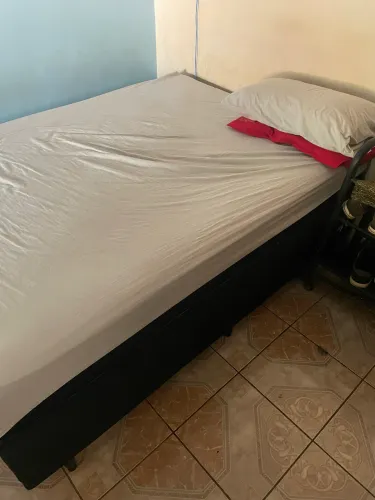 Vendo cama box casal seminova