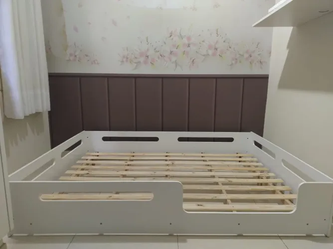 Cama casal montessoriana