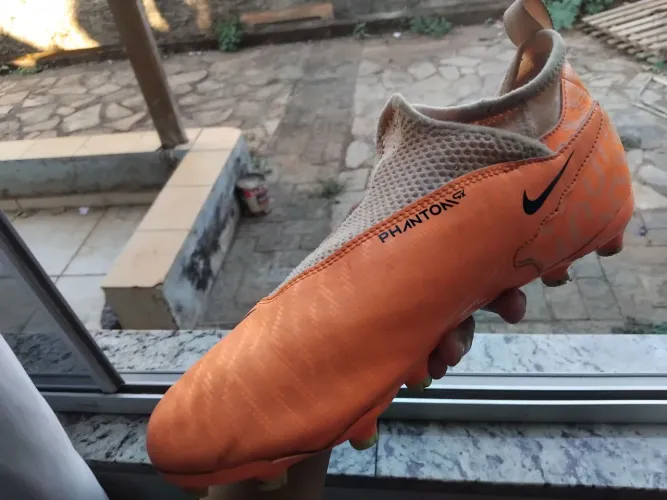 Chuteira de campo trava alta nike phantom