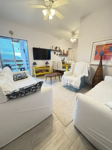 Apartamento na praia, confortavel 2 quartos, 1 suite todo climatizado