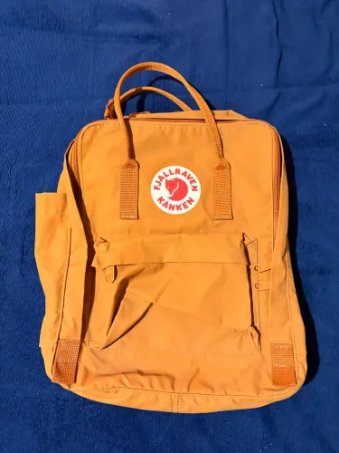Mochila Kånken Clássica Caramelo