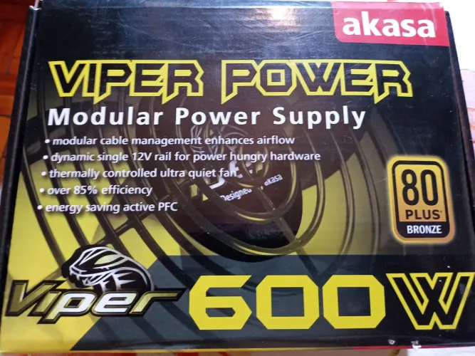 Fonte (usada) 600 W Akasa Viper Power
