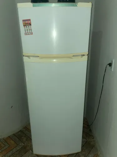 Geladeira Consul CRD36F - 336 L - 127 V - Funcionando perfeitamente.