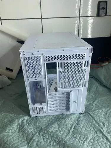 Gabinete Redragon Wideload Pro na cor branca, novo e impecável!