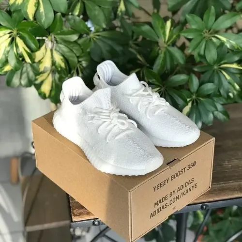 Tênis Adidas Yeezy Boost 350 V2