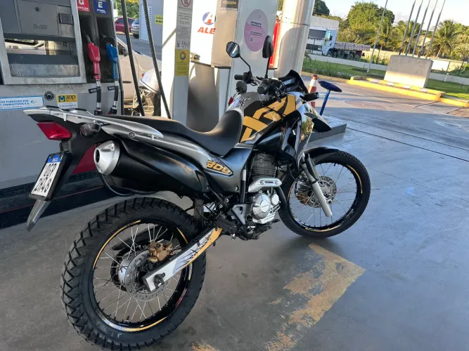 Vendo essa moto XRE 300 toda revisada já no ponto de transferir 